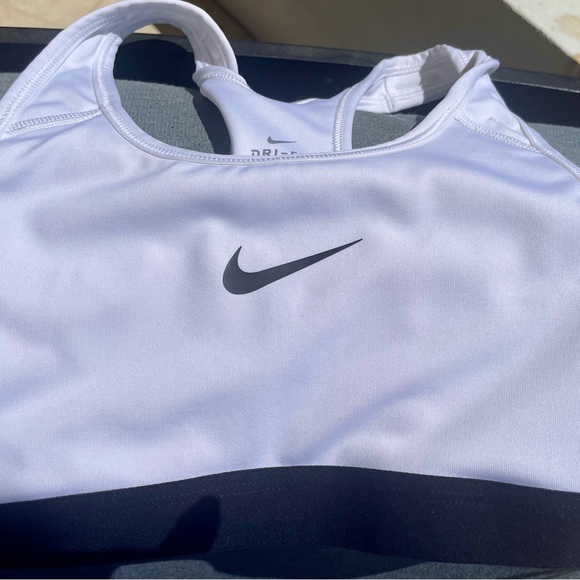 Nike sports bra white and black xs - Picture 5 of 6